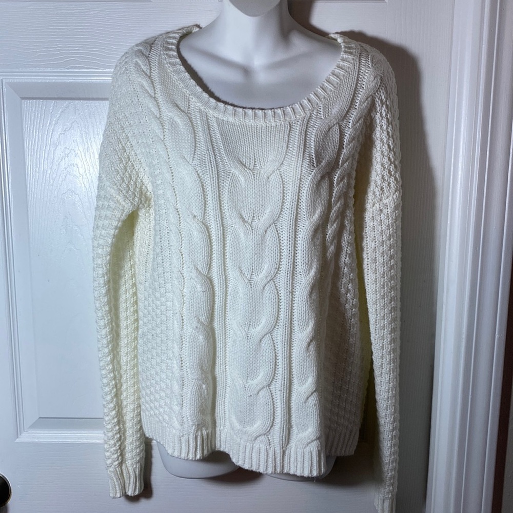 So Heritage Women Knit Sweater Size Large Relaxed Fit White Scoop Neck